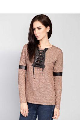 Ciekawy sweter wykończony eko-skórę MM2027 Brown - Mira Mod