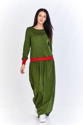Długa dresowa sukienka z kontrastującym kolorystycznie pasem i ściągaczem