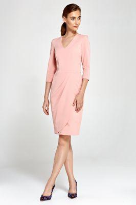 Sukienka Dopasowana sukienka z asymetrycznymi draperiami S91 Pink - Nife