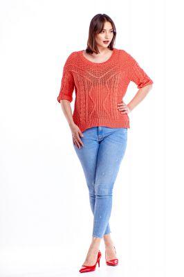 Oversiz\'owy sweter z rękawem 3/4