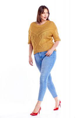Oversiz\'owy sweter z rękawem 3/4